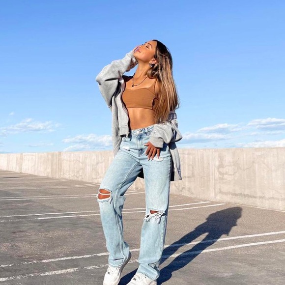 light beige cropped top with cut back cutouts! Only used once, super soft 💟 - Picture 3 of 4